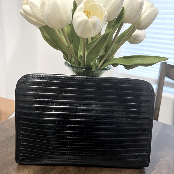 MARIO VALENTINO LEATHER CLUTCH - Picture 3 of 13